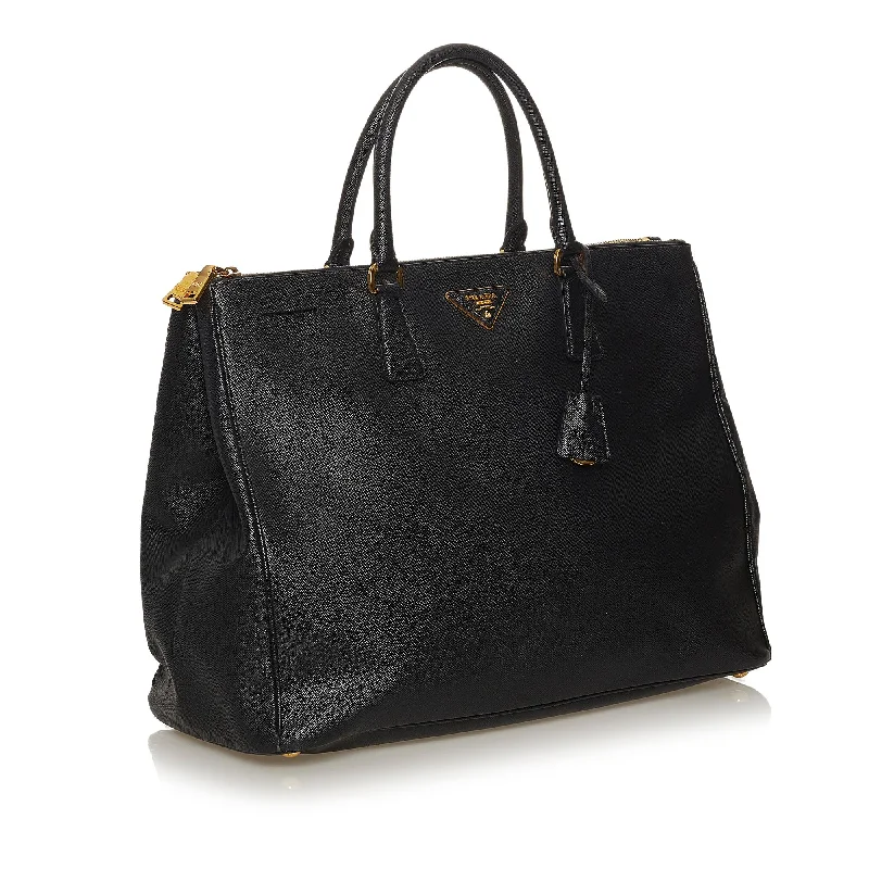 Ladies Prada shoulder bags with a magnetic - closure flap for easy opening and closingLadies Prada shoulder bags with a magnetic - closure flap for easy opening and closingPrada Saffiano Lux Double Zip Galleria Tote Bag 29110