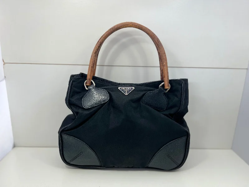 Ladies Prada shoulder bags with a single - handle design for simplicityLadies Prada shoulder bags with a single - handle design for simplicityPrada Sort Skuldertaske