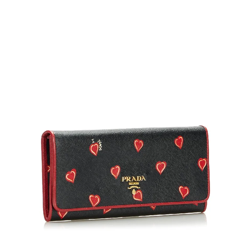 Prada bags with a snap - button closure and a decorative charm for a fashionable lookPrada bags with a snap - button closure and a decorative charm for a fashionable lookPrada Saffiano Heart Long Wallet 0YkLI9