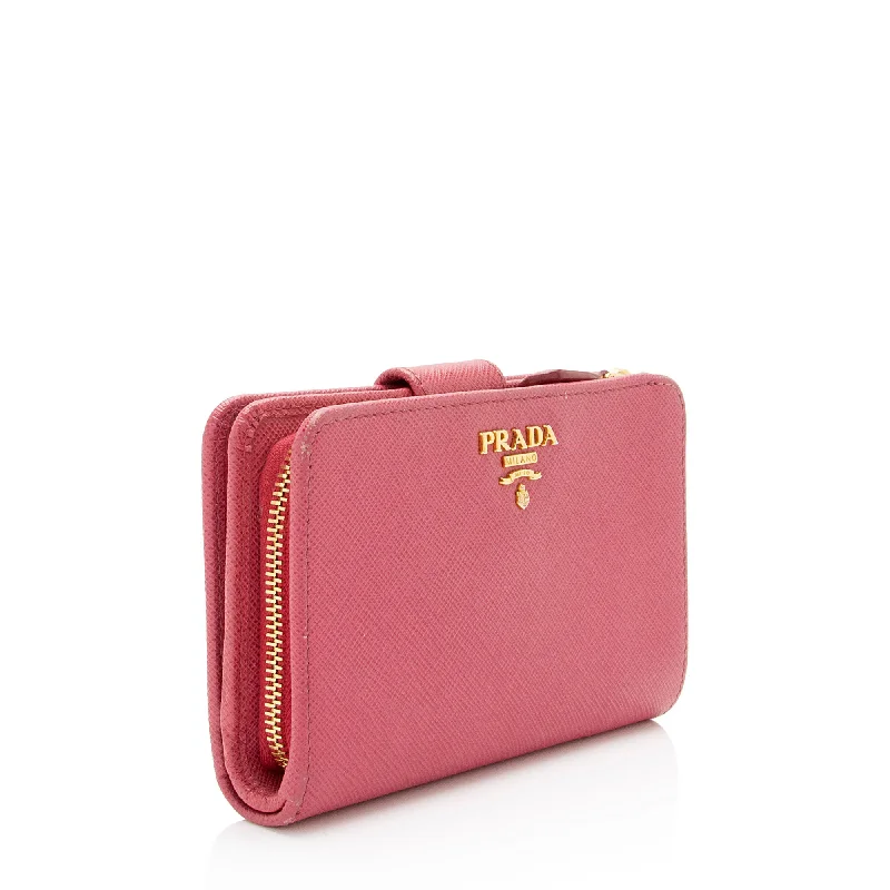 Ladies Prada handbags with a detachable wallet inside for added convenienceLadies Prada handbags with a detachable wallet inside for added conveniencePrada Saffiano French Wallet QWqJNQ