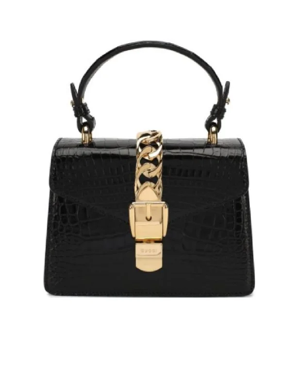 Women Gucci bags with a zip - around closure for securityGucci Logo Chain Shoulder Bag