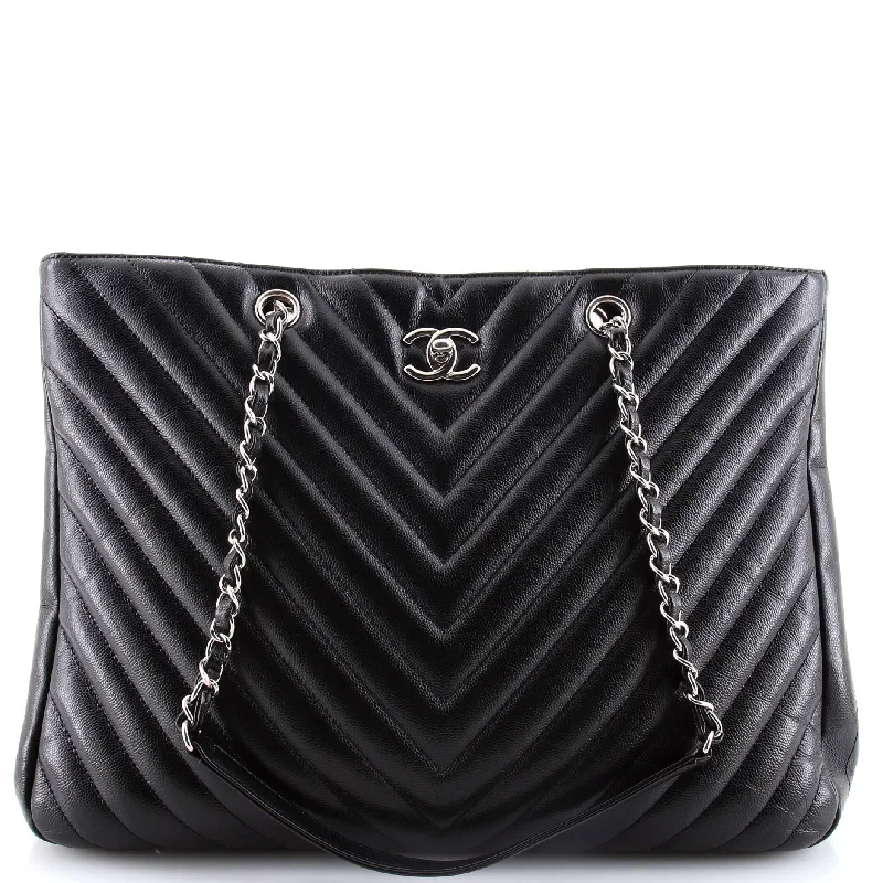 Chanel Designer Handbag with Unique DesignClassic CC Shopping Tote Chevron Caviar Large