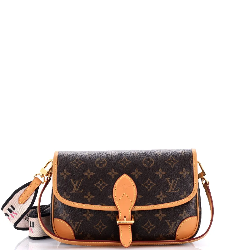 Women Gucci bags with a snap - button closure and a decorative charmDiane NM Handbag Monogram Canvas