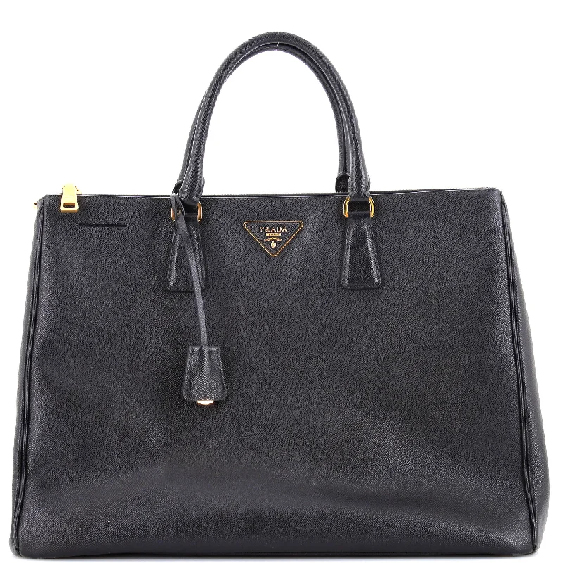 Prada Cleo bags with a detachable coin purse for added functionalityDouble Zip Lux Tote Saffiano Leather XL