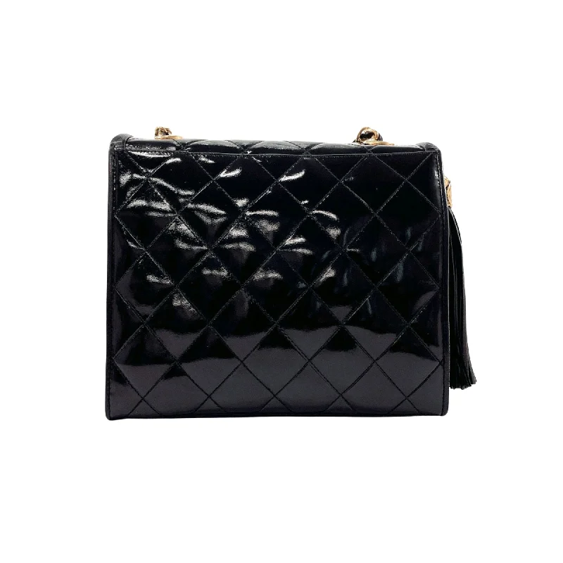 Chanel bags with classic and elegant designsChanel bags with classic and elegant designsCHANEL Fringe Shoulder Bag