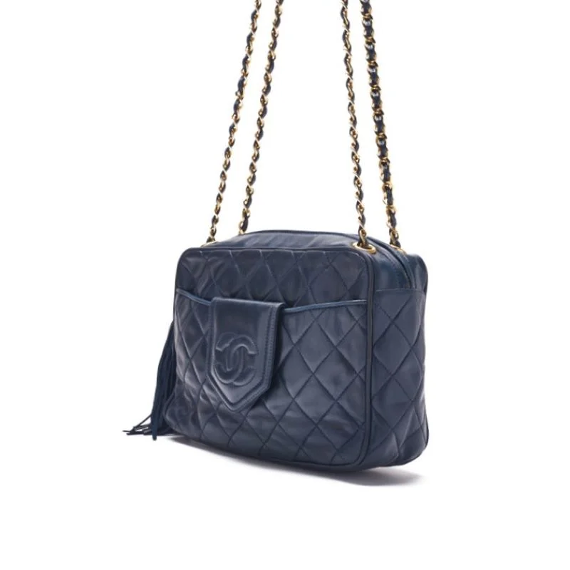 Chanel bags with classic and elegant designsChanel bags with classic and elegant designsChanel Coco Chain Shoulder  Fringes  Navy  Shoulder Bag Mini Shoulder Bag  Bag Hybrid 【 Ship】 Navy Mountain Bookstore Online