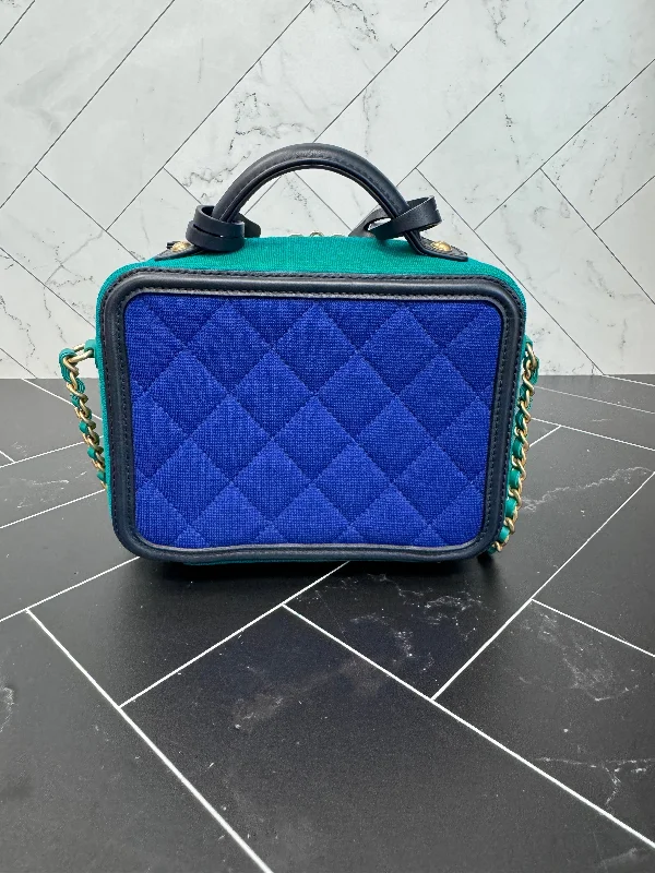 Chanel bags with the perfect balance of luxury and functionalityChanel bags with the perfect balance of luxury and functionalityChanel Filigree Small Quilted Jersey Vanity Case